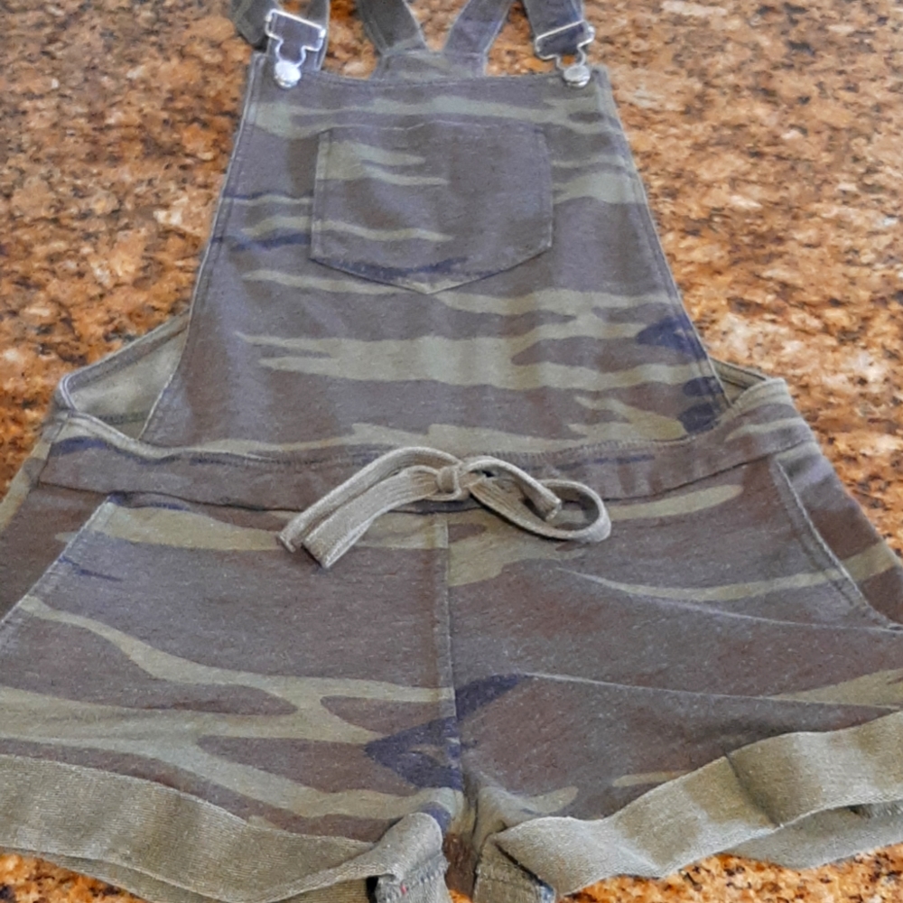 Z Supply camo shorts overalls